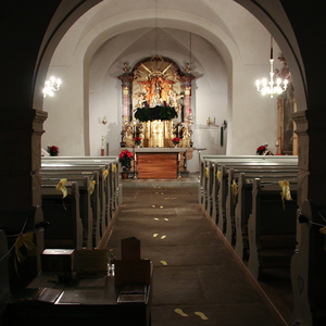 Michael Fürnschuß Leicht beleuchteter Innenraum der Pfarrkirche Dobl am Abend