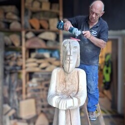 Holz ist ein lebendiges Material, daher entstehen Risse.