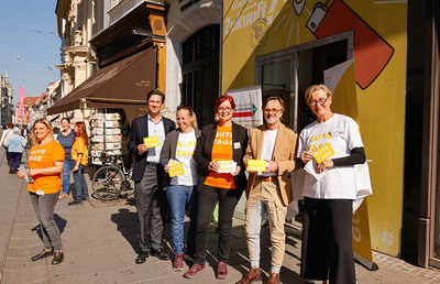 Bei strahlendem Sonnenschein wurde die neue Dachmarke 'Gute Tage' für die Senior:innenbildung am 1. Oktober in der Grazer Innenstadt präsentiert.