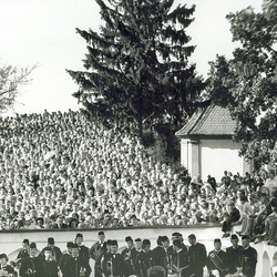 ca. 8000 Teilnehmer bei der Karmeleinweihung