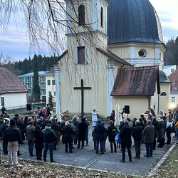 Am Hl. Abend wurde das Krippenspiel am Platz hinter der Pfarrkirche nochmals aufgeführt.