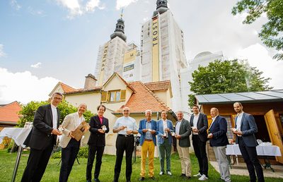 Im Garten von Mariatrost dankten Pfarrer Grünwald, Bischof Krautwaschl und Obmann Küberl allen Mithelfenden.